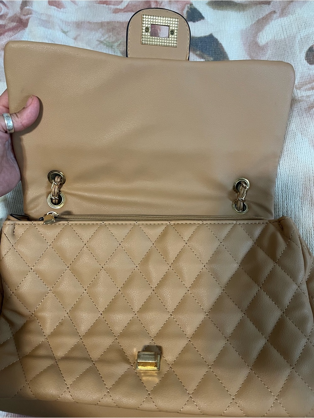 Quilted Shoulder Bag in Beige with Chain Strap - Picture 5 of 11
